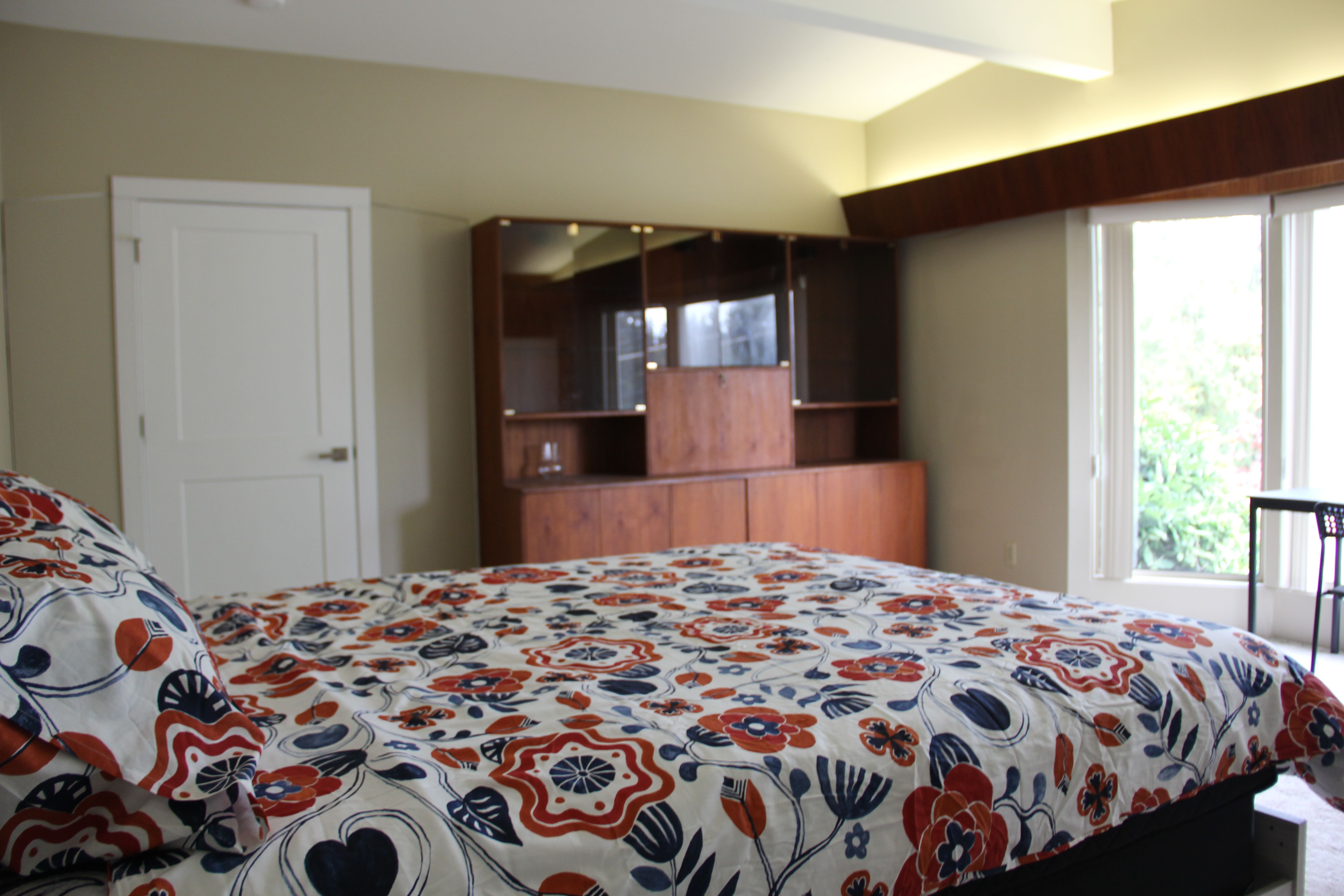 Large Furnished Room 4 for 2 People in Coquitlam near SkyTrain